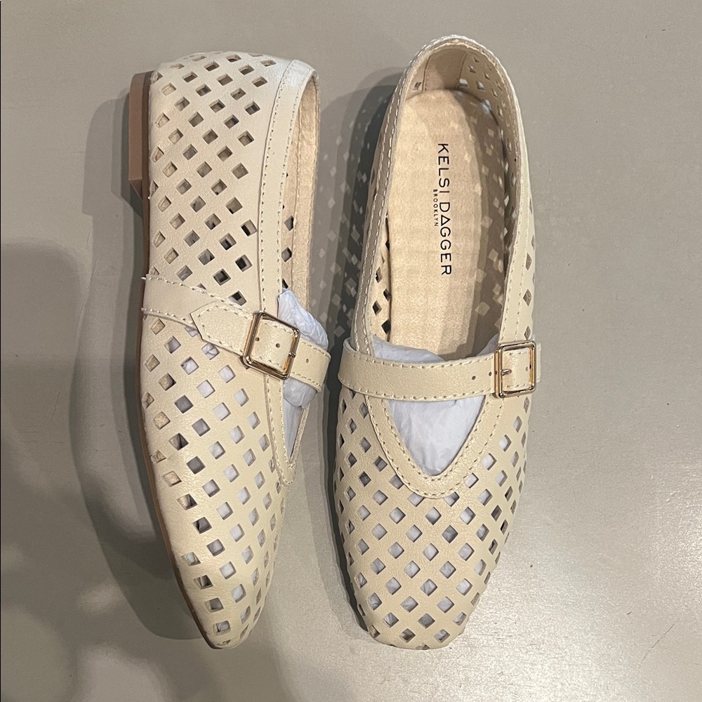 Kelsi Dagger Beige Cutout Flats - Picture 4 of 4